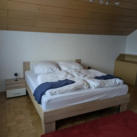 Apartman 85 Qm - 2 Schlafzimmer - Kueche Mit Grossem Essbereich - Wohnzimmer - Balkon - Bad - Ruhige Lage *