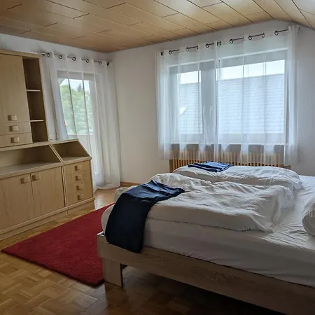 Apartman 85 Qm - 2 Schlafzimmer - Kueche Mit Grossem Essbereich - Wohnzimmer - Balkon - Bad - Ruhige Lage