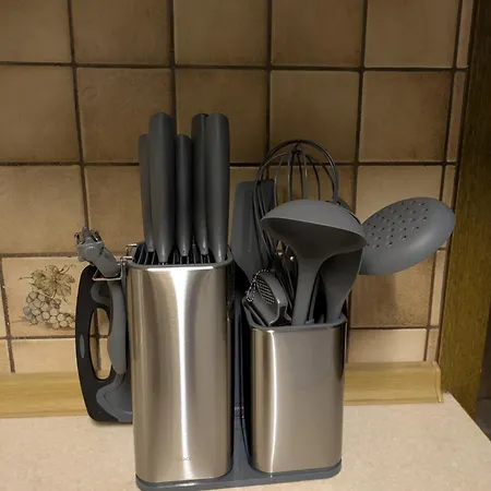 85 Qm - 2 Schlafzimmer - Kueche Mit Grossem Essbereich - Wohnzimmer - Balkon - Bad - Ruhige Lage Apartman