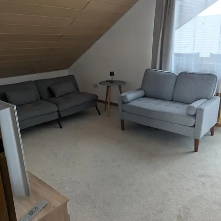 85 Qm - 2 Schlafzimmer - Kueche Mit Grossem Essbereich - Wohnzimmer - Balkon - Bad - Ruhige Lage Lejlighed *