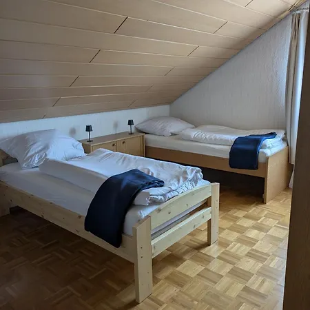 85 Qm - 2 Schlafzimmer - Kueche Mit Grossem Essbereich - Wohnzimmer - Balkon - Bad - Ruhige Lage Apartman