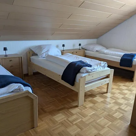 Apartman 85 Qm - 2 Schlafzimmer - Kueche Mit Grossem Essbereich - Wohnzimmer - Balkon - Bad - Ruhige Lage